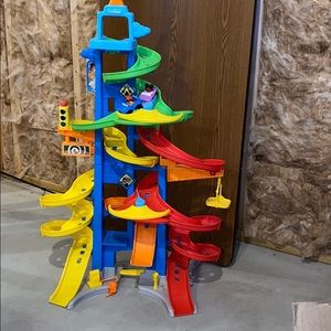 little people car tower set